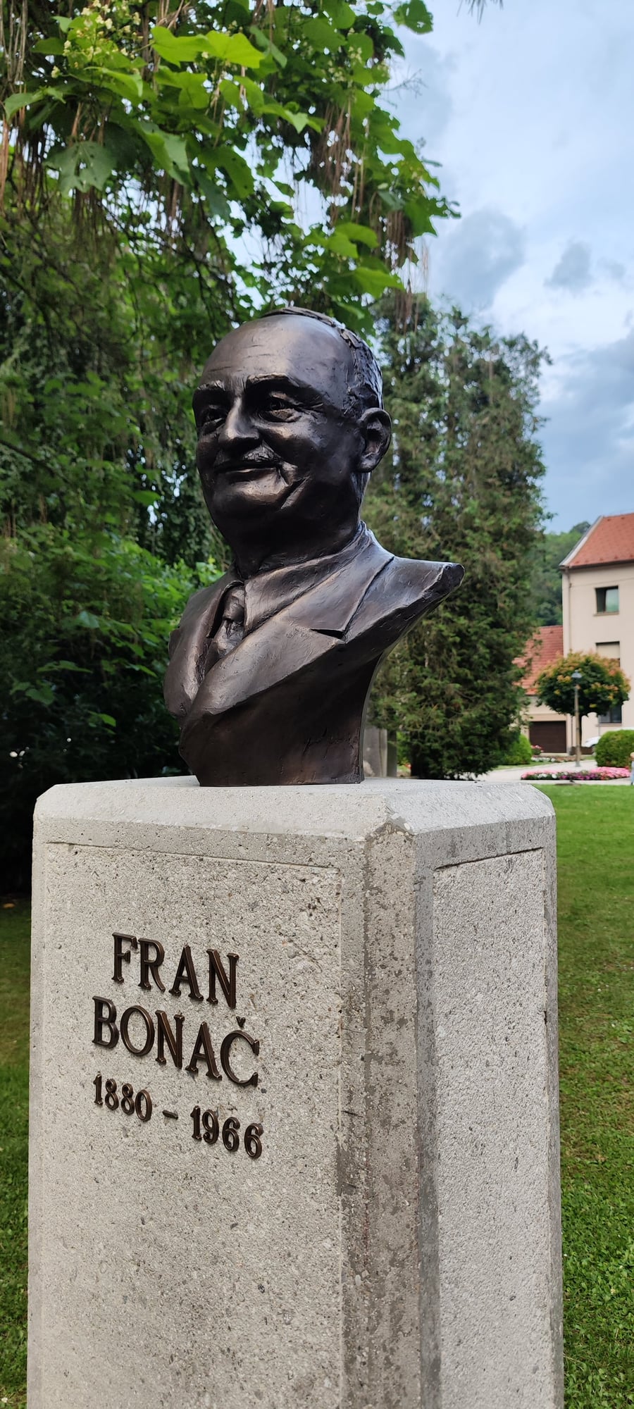 Bust of Fran Bonač — photograph 2 of 9