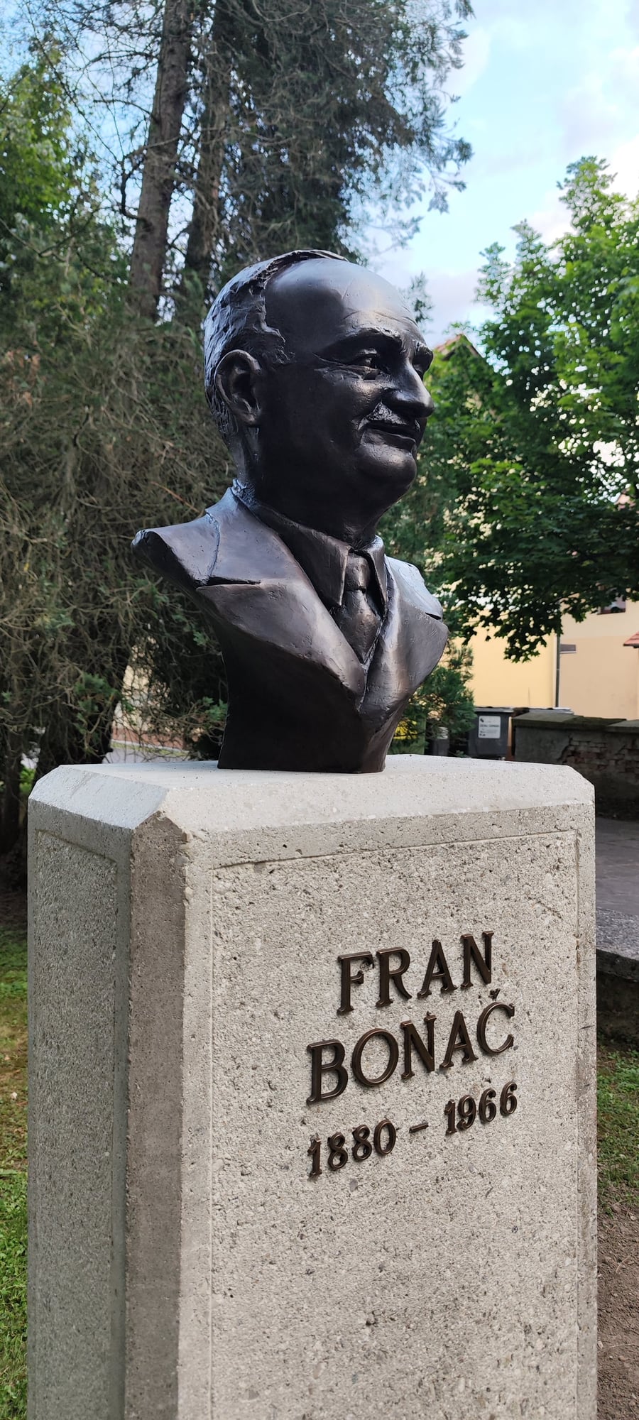 Bust of Fran Bonač — photograph 3 of 9